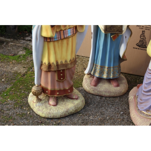 144 - LARGE NATIVITY SET WITH BOXES  X8
110CM