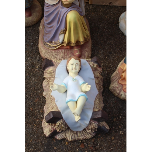 144 - LARGE NATIVITY SET WITH BOXES  X8
110CM