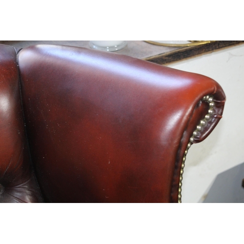 124 - CHESTERFIELD WINGBACK CHAIR
82 X 75 X 110CM