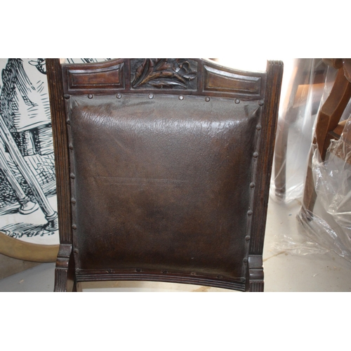 126 - VINTAGE LEATHER CHAIR
60 X 60 X 90CM