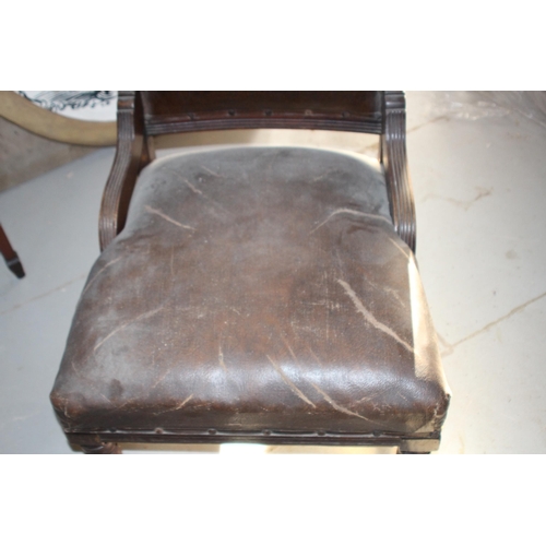 126 - VINTAGE LEATHER CHAIR
60 X 60 X 90CM