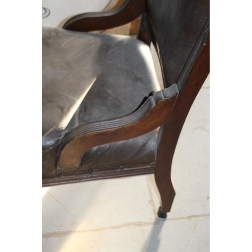 126 - VINTAGE LEATHER CHAIR
60 X 60 X 90CM