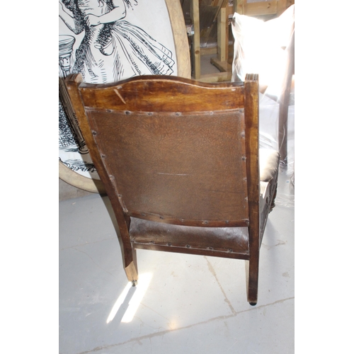 126 - VINTAGE LEATHER CHAIR
60 X 60 X 90CM