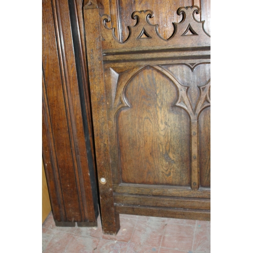 130 - VINTAGE GOTHIC OAK CARVED BED FRAME 
163 X 195 X 220CM