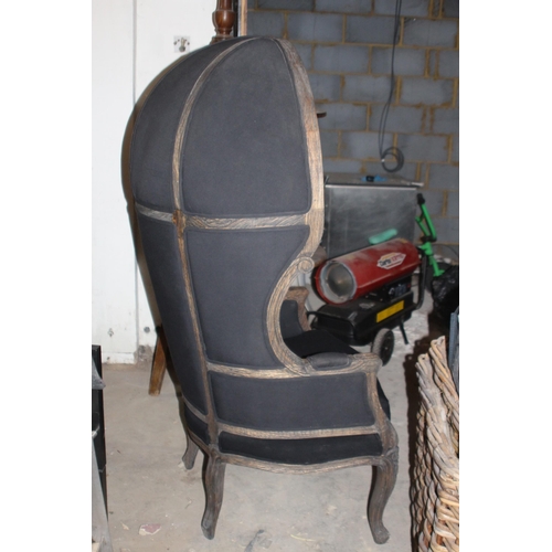 132 - DOMED PORTER CHAIR
75 X 65 X 160CM