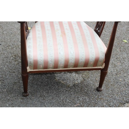 30 - VINTAGE NURSING CHAIR
60 X 54 X 70CM