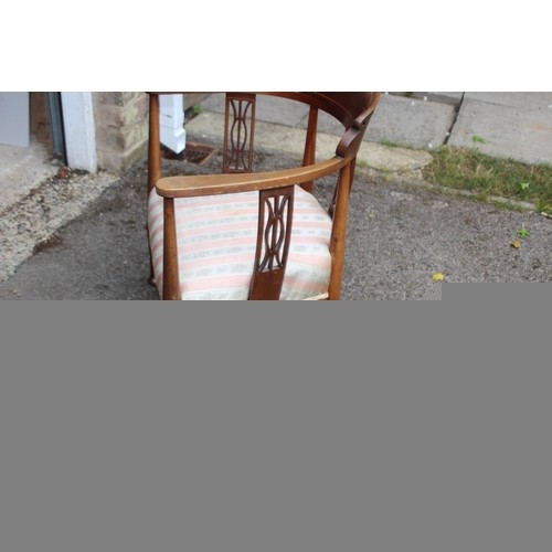 30 - VINTAGE NURSING CHAIR
60 X 54 X 70CM