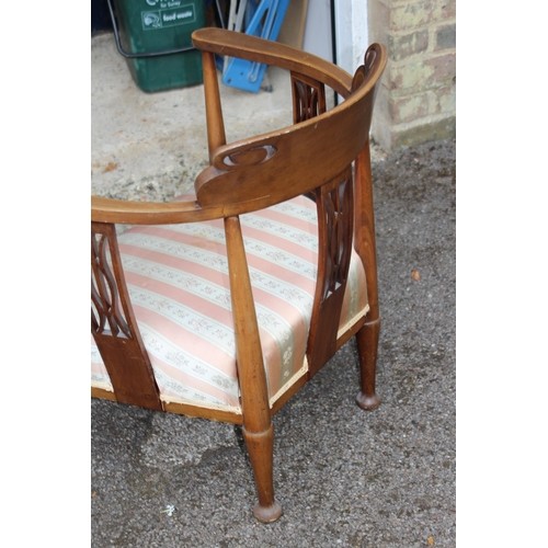 30 - VINTAGE NURSING CHAIR
60 X 54 X 70CM