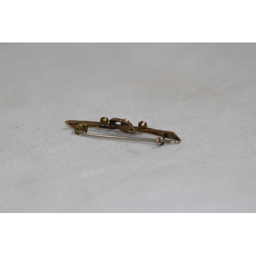 1202 - 9CT GOLD PIN