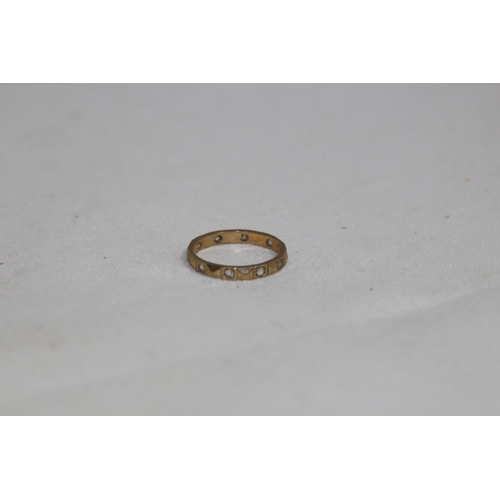 1203 - 9CT GOLD RING - SIZE Q - 2.20G