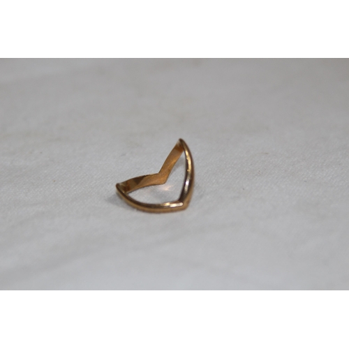 1204 - 9CT GOLD RING - SIZE P - 2.45G