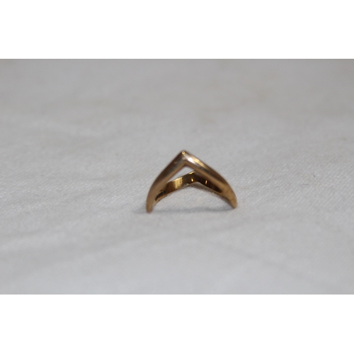 1204 - 9CT GOLD RING - SIZE P - 2.45G