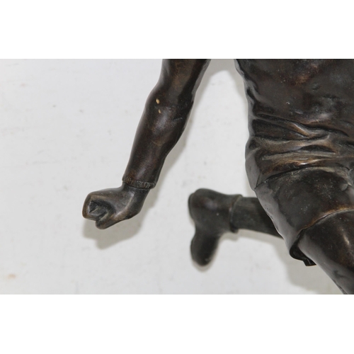 675 - BRONZED STATUE OF A FOOTBALL PLAYER
54 X 27CM