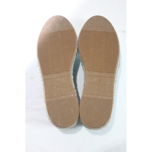 679 - FAIRFAX AND FAVOUR MONACO FLAT ESPADRILLES IN TURQUOISE SIZE 4 IN BOX