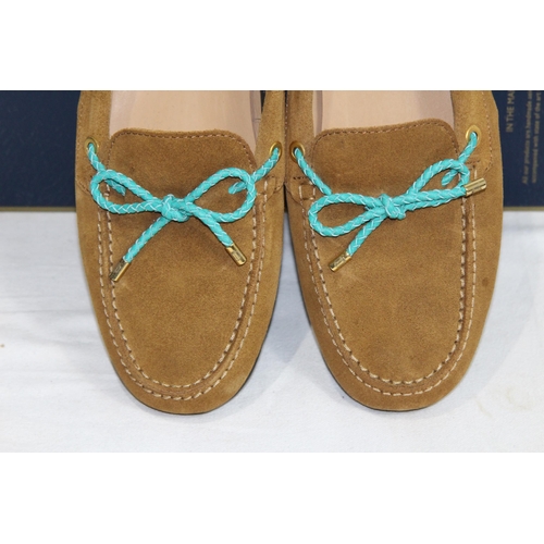 681 - FAIRFAX AND FAVOUR TAN AND TURQUOISE HENLEY SHOES SIZE 4 IN BOX