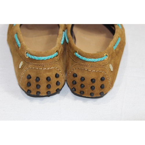 681 - FAIRFAX AND FAVOUR TAN AND TURQUOISE HENLEY SHOES SIZE 4 IN BOX