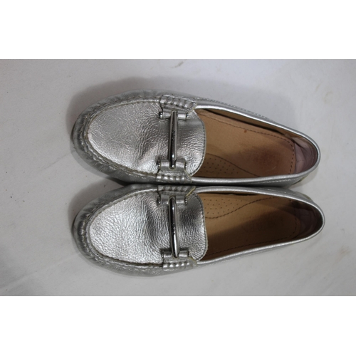 685 - RALPH LAUREN SILVER LOAFERS SIZE 3.5 IN BOX