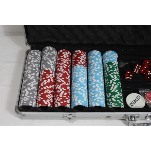 787 - LARGE CASED POKER SET
65 X 21CM