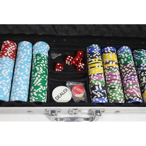 787 - LARGE CASED POKER SET
65 X 21CM