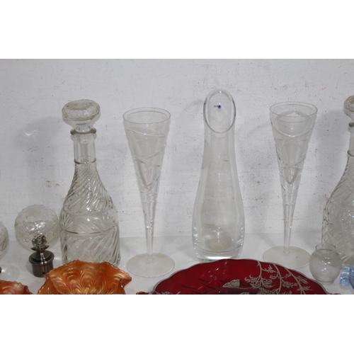 382 - QUANTITY OF GLASSWARE