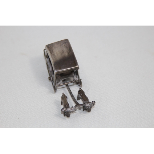 1167 - MINIATURE CONTINENTAL WHITE METAL COW DRAWN CARRIAGE - 22.3G
7 X 3CM