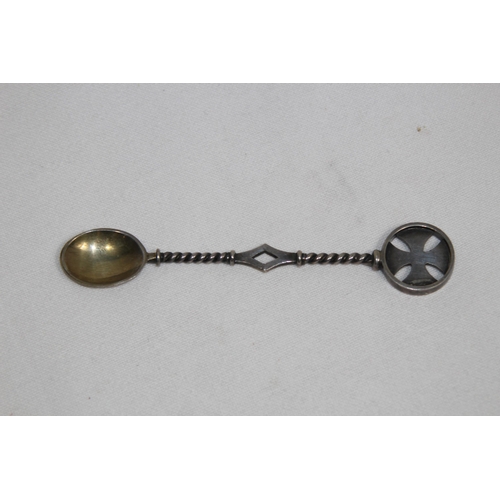 1169 - UNUSUAL ECCLESIASTICAL EDWARDIAN SILVER SPOON - LONDON 1904 - 17.2G