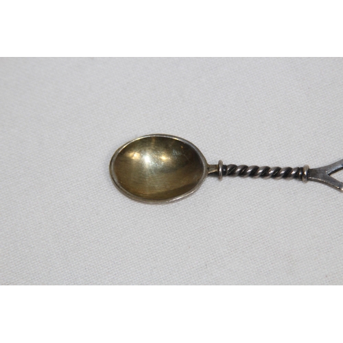 1169 - UNUSUAL ECCLESIASTICAL EDWARDIAN SILVER SPOON - LONDON 1904 - 17.2G