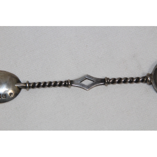 1169 - UNUSUAL ECCLESIASTICAL EDWARDIAN SILVER SPOON - LONDON 1904 - 17.2G