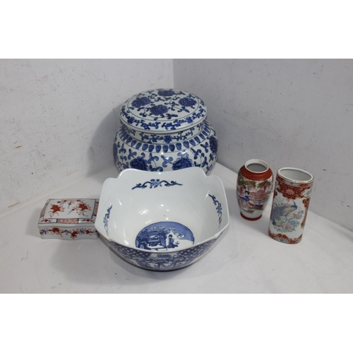 362 - SELECTION OF ORIENTAL CHINA INCLUDING BLUE AND WHITE
22 x 23cm