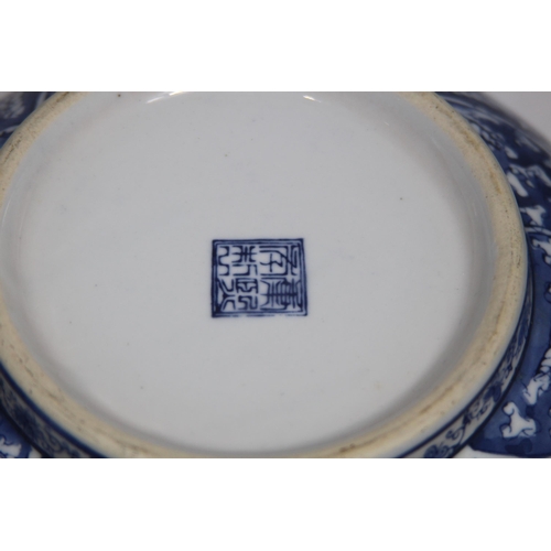 362 - SELECTION OF ORIENTAL CHINA INCLUDING BLUE AND WHITE
22 x 23cm