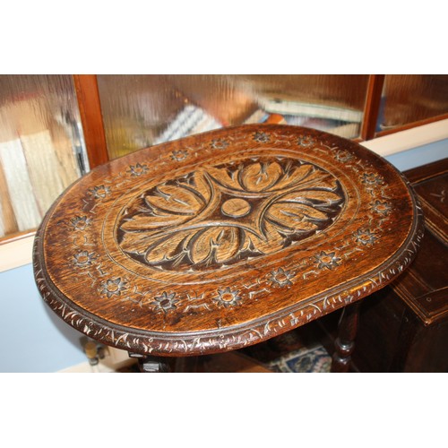 41A - CARVED OAK BLANKET BOX AND OAK CARVED SIDE TABLE 
70 X 54 X 76CM