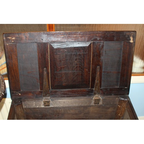 41A - CARVED OAK BLANKET BOX AND OAK CARVED SIDE TABLE 
70 X 54 X 76CM