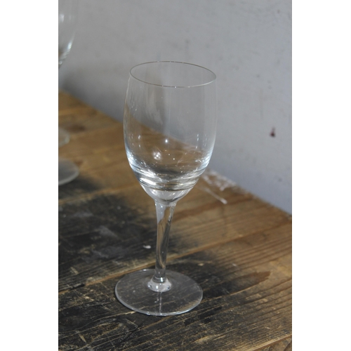 277 - QUANTITY OF GLASSWARE