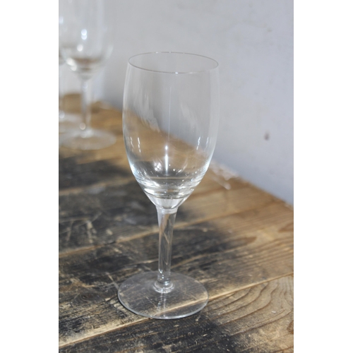 277 - QUANTITY OF GLASSWARE