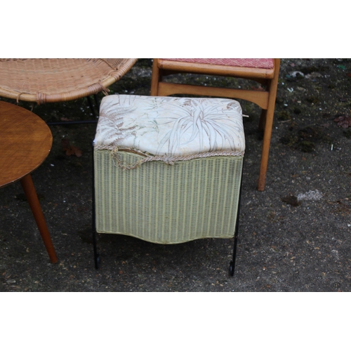 39 - QUANTITY OF 1950S FURNITURE  x5
70 X 70CM