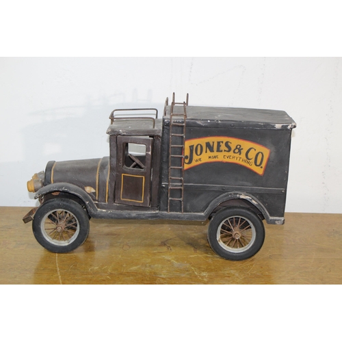 591 - JONES AND CO VAN MODEL
60 X 25 X 35CM