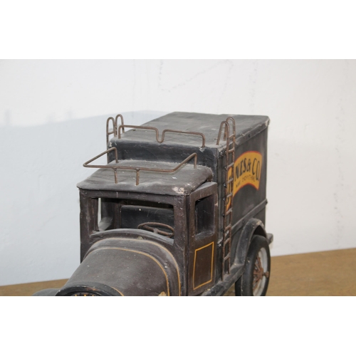 591 - JONES AND CO VAN MODEL
60 X 25 X 35CM