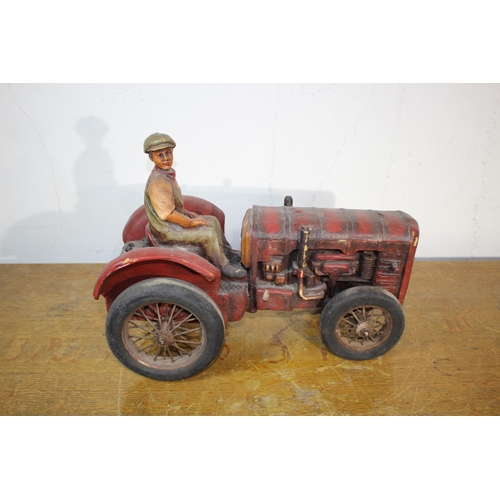 595 - TRACTOR MODEL
50 X 28 X 38CM