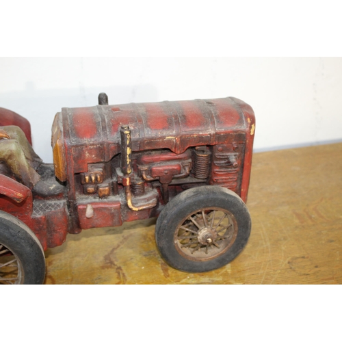 595 - TRACTOR MODEL
50 X 28 X 38CM