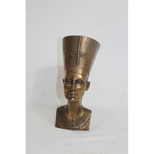 895 - BRONZED EFFECT LARGE BUST OF AN EGYPTIAN QUEEN
30CM