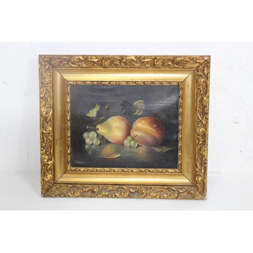 108 - VINTAGE STILL LIFE OIL ON CANVAS IN A GILT FRAME
33 X 38CM