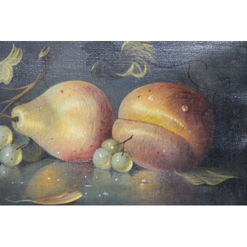 108 - VINTAGE STILL LIFE OIL ON CANVAS IN A GILT FRAME
33 X 38CM