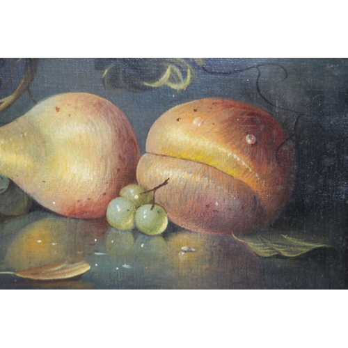 108 - VINTAGE STILL LIFE OIL ON CANVAS IN A GILT FRAME
33 X 38CM