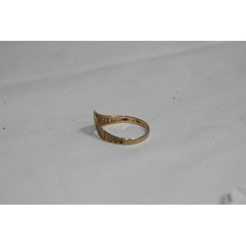 1313 - 9CT GOLD V SHAPED RING - SIZE O