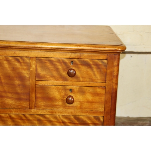 10 - EDWARDIAN WALNUT CHEST OF DRAWERS  5/3
117 X 55 X 118CM