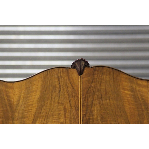 16 - GENTLEMANS WARDROBE 
90 X 55 X 190CM