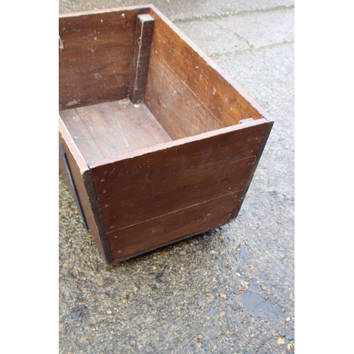 44 - LARGE PINE GARDEN PLANTER
70 X 60 X 60CM