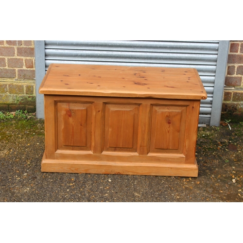 58 - NATURAL PINE BLANKET BOX
90 X 50 X 50CM