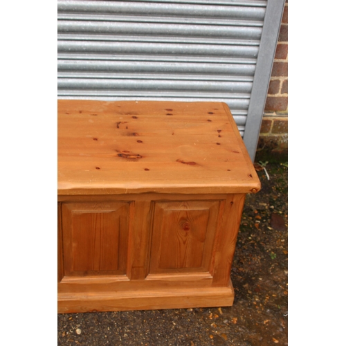 58 - NATURAL PINE BLANKET BOX
90 X 50 X 50CM