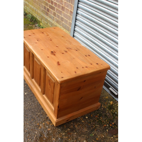 58 - NATURAL PINE BLANKET BOX
90 X 50 X 50CM